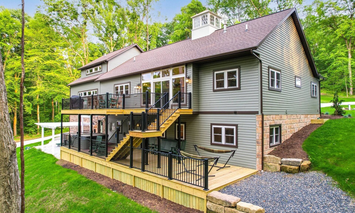 Sandyville Cabin | Lakes, Waterfall, Basketball Court: Family Getaway 5-7 bedrooms