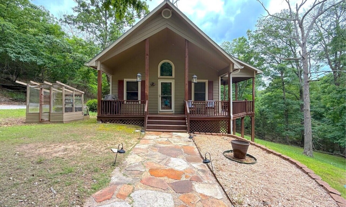 Sylvan Shores House | Lakeside Hideaway near Beaver Lake+Wifi+Deck