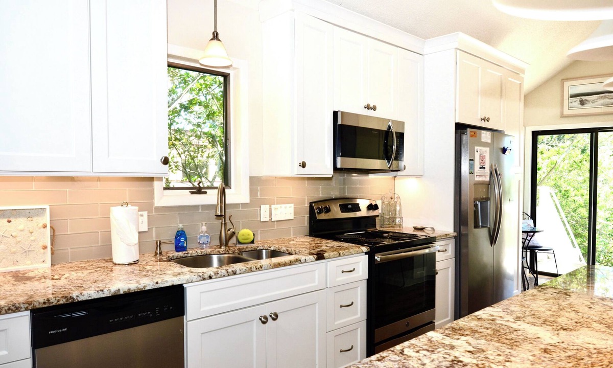 Rehoboth by the Sea House | Large Downtown Dewey Beach House Parking Pet Friendly
