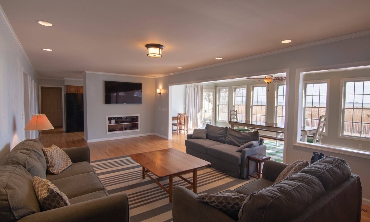 Berlin House | Large Pet Friendly Home Central to Assateague Island, Berlin and Ocean City, Md.