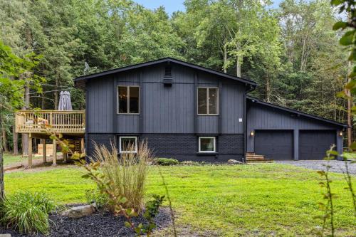 Blakeslee House | Lazy Bear Retreat Outdoor Oasis Hot Tub etc