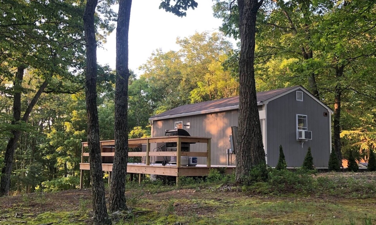 Mathias Cabin | Lost River Tiny House, dog-friendly + hot tub