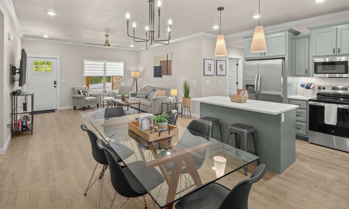Bella Vista House | Luxe 3BR/2BA Home Directly on Flo Ride & Back 40! Bike Repair & Wash Station!