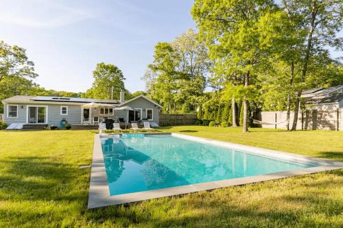 Hampton Bays House | Luxurious Hamptons House with Heated Pool & Grill