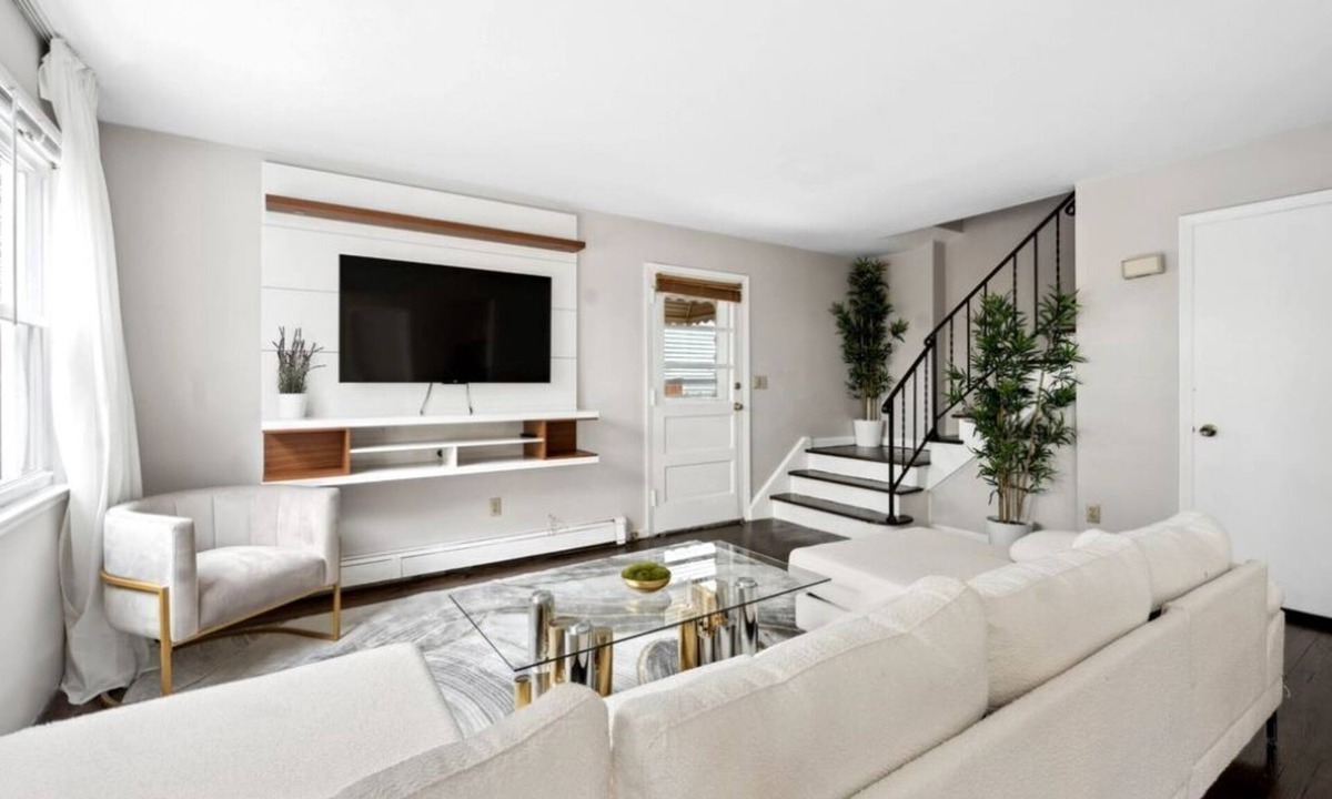 White Plains Apartment | Luxury Designer Home near NYC + Free Parking