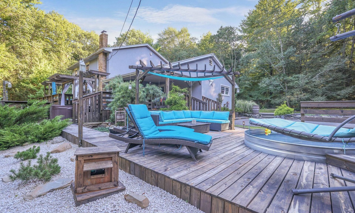 Stroudsburg House | LUXURY Simply Serene: ESCAPE ROOM/Wild West City/Sauna/Spa/Golf/Pool/on 4 ACRES