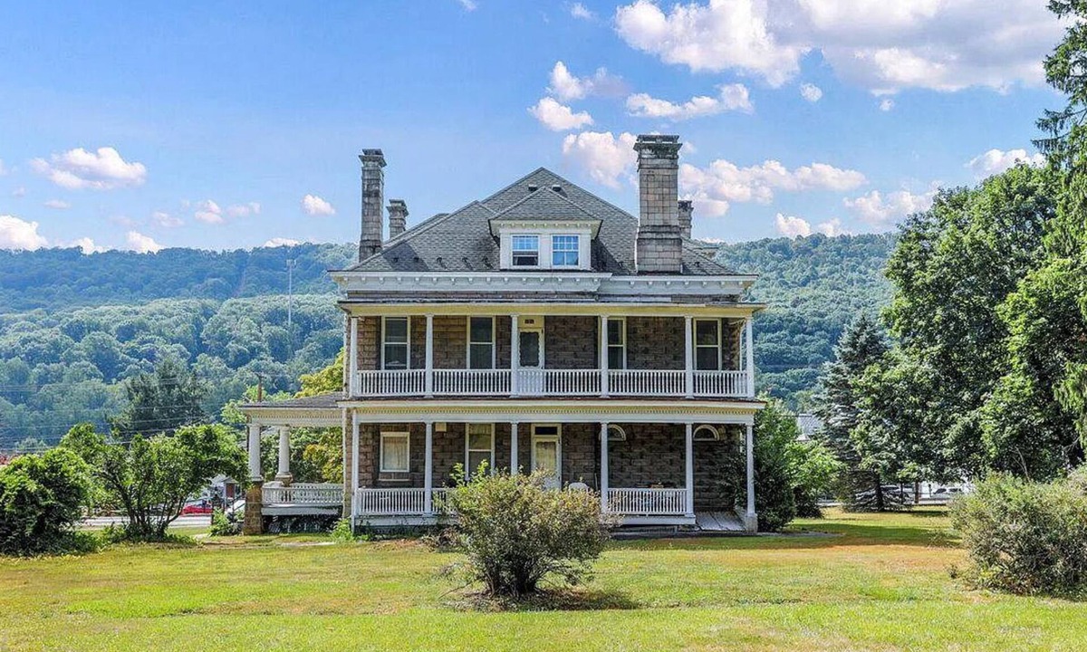 LaVale House | Make memories: Mountain view Grand 6BR 3BA LaVale Home, 15 min to Rocky Gap