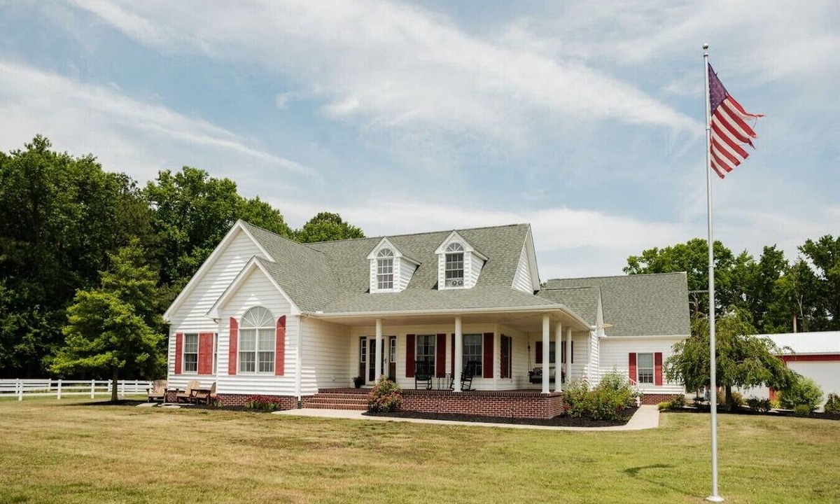 Greensboro House | Marblehead Farm I Swing set, Hot tub * Indoor Pickleball court