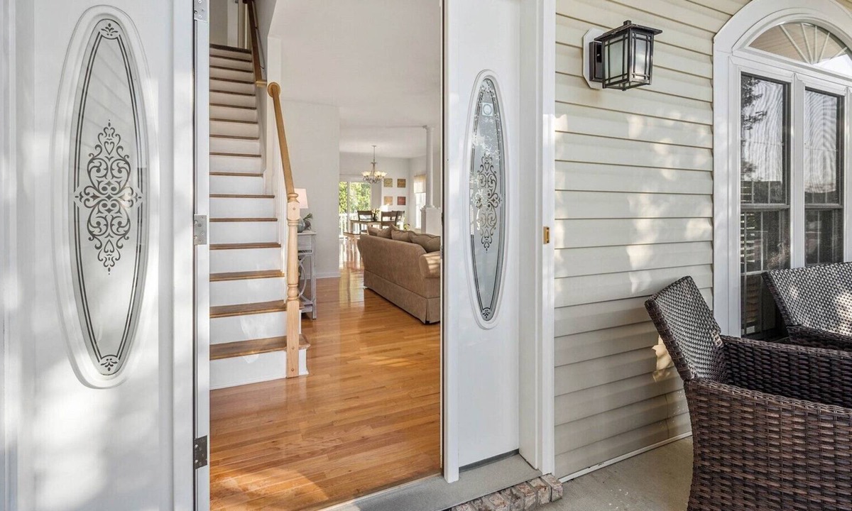 Little Salisbury House | Mediterranean Dr 9104, Bayside