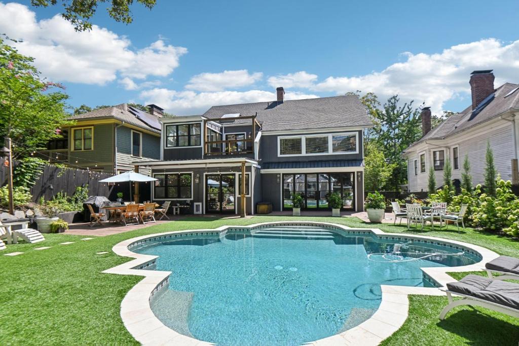 Midtown House | Midtown 6bed 5bath w pool and sauna