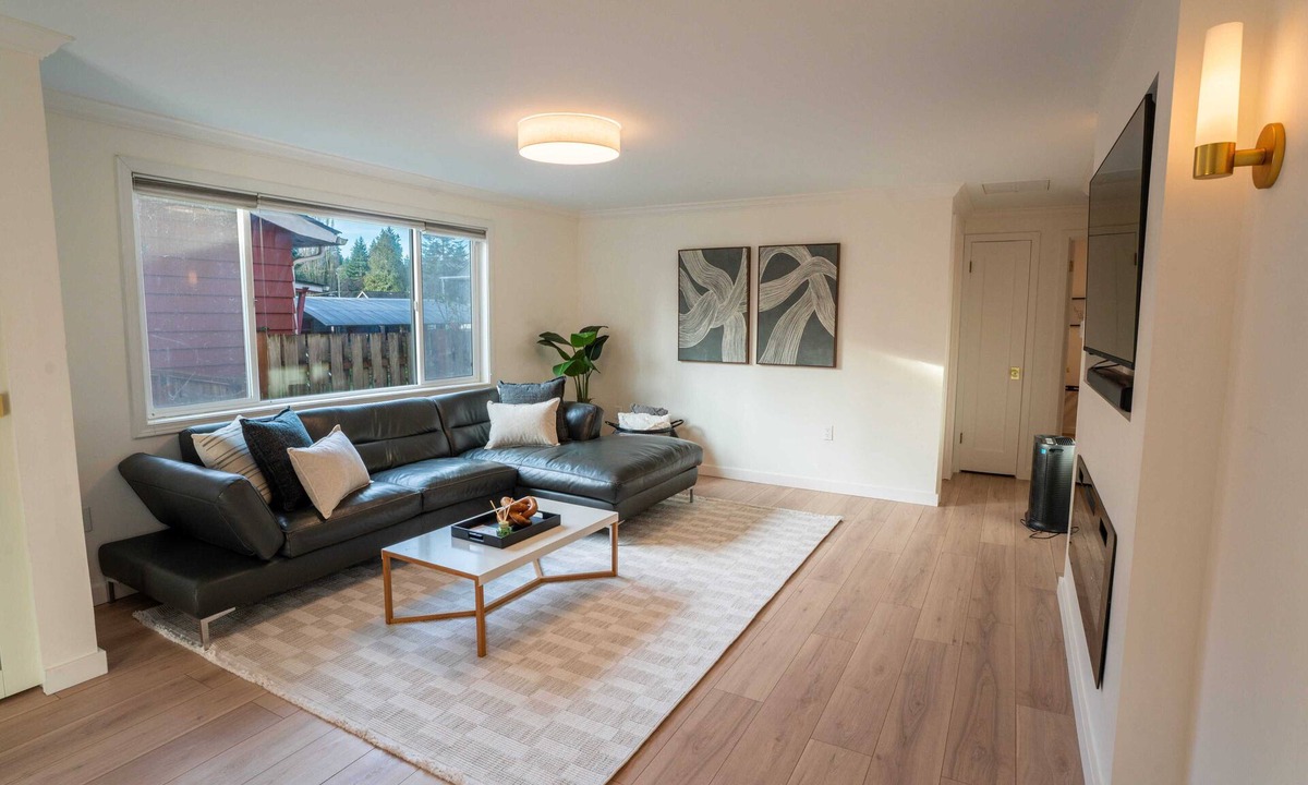 Olympic Hills House | Modern 3BR - Rare AC in Seattle - Family-Friendly