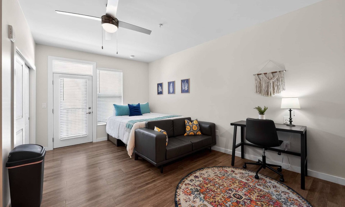 CUF Apartment | Modern Comfort Vibes with Desk, Balcony & Near UC