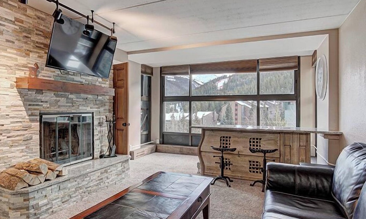 Copper Mountain Village Condo | Mountain Plaza 3 Bedroom Condo #403/405 by RedAwning