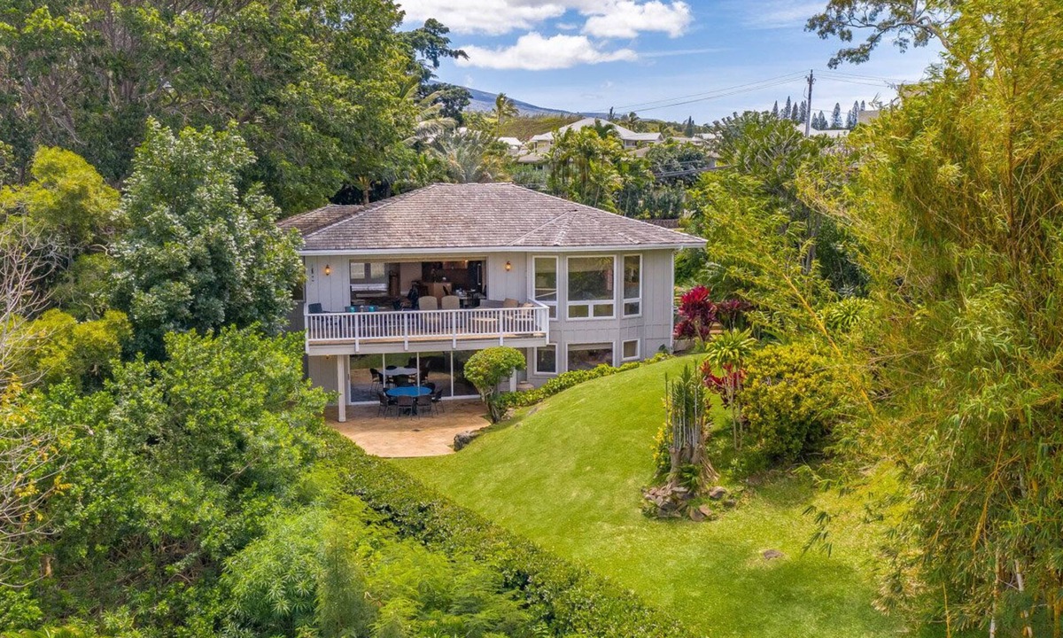 Kahana House | Napili Maui Paradise Getaway – 5BR Home for 14 with Ocean View