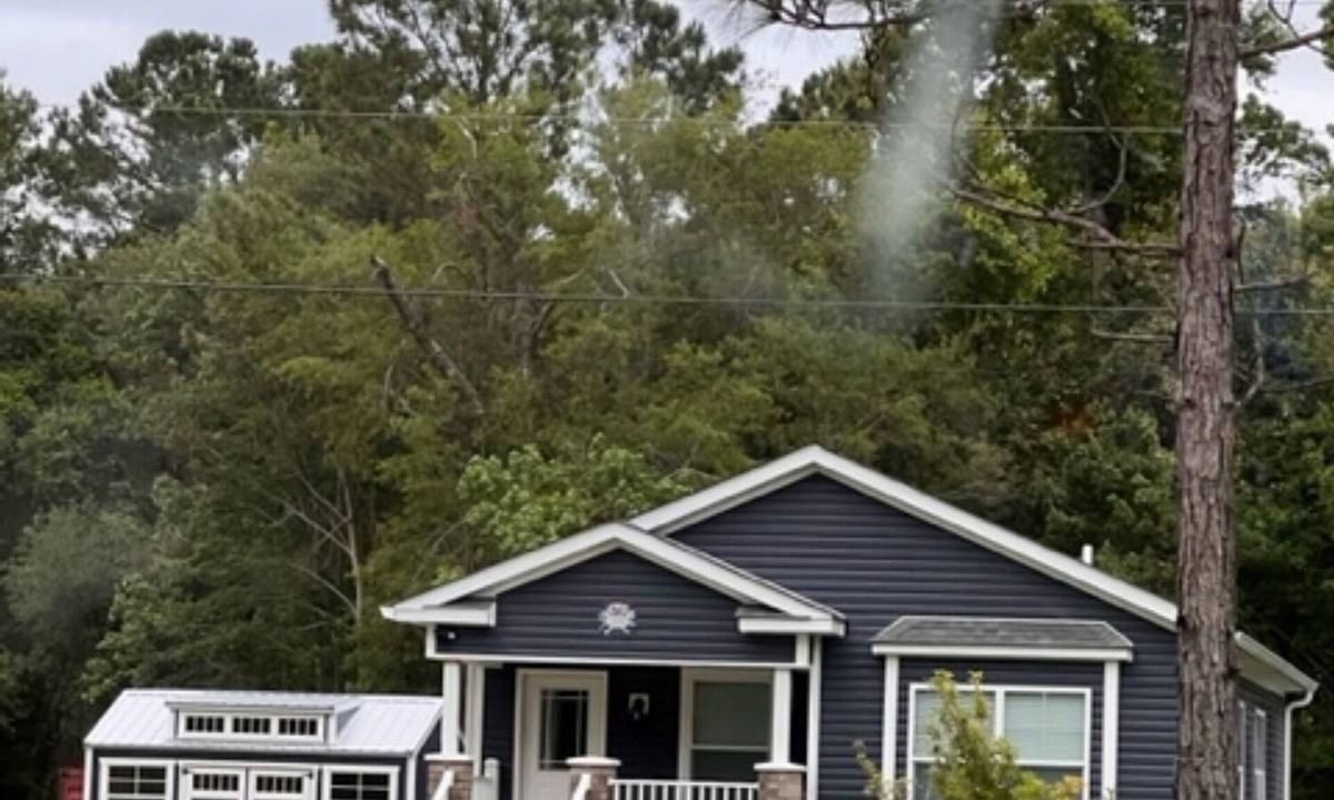 Southport House | Navigation Blue - Beach Escape 3 bedroom 2 bath private home