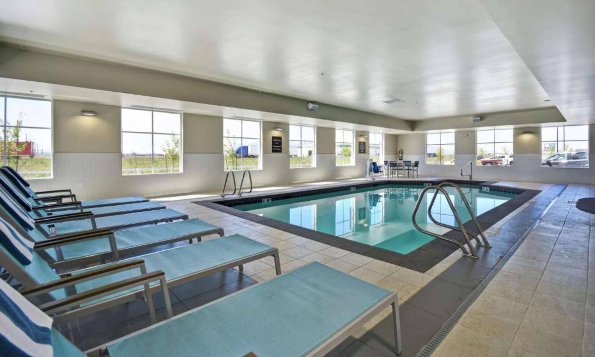 Salt Lake City Hotel | Near Salt Lake City Airport + Free Shuttle & Pool