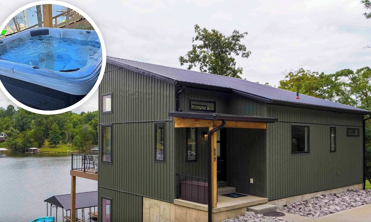 Williamstown House | New- Lakefront w/Dock- Hot tub-7 miles to Ark