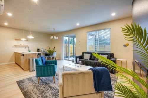 Pleasant Valley House | Newly Built PNW Home: 1 Mi to WSU & Med Center