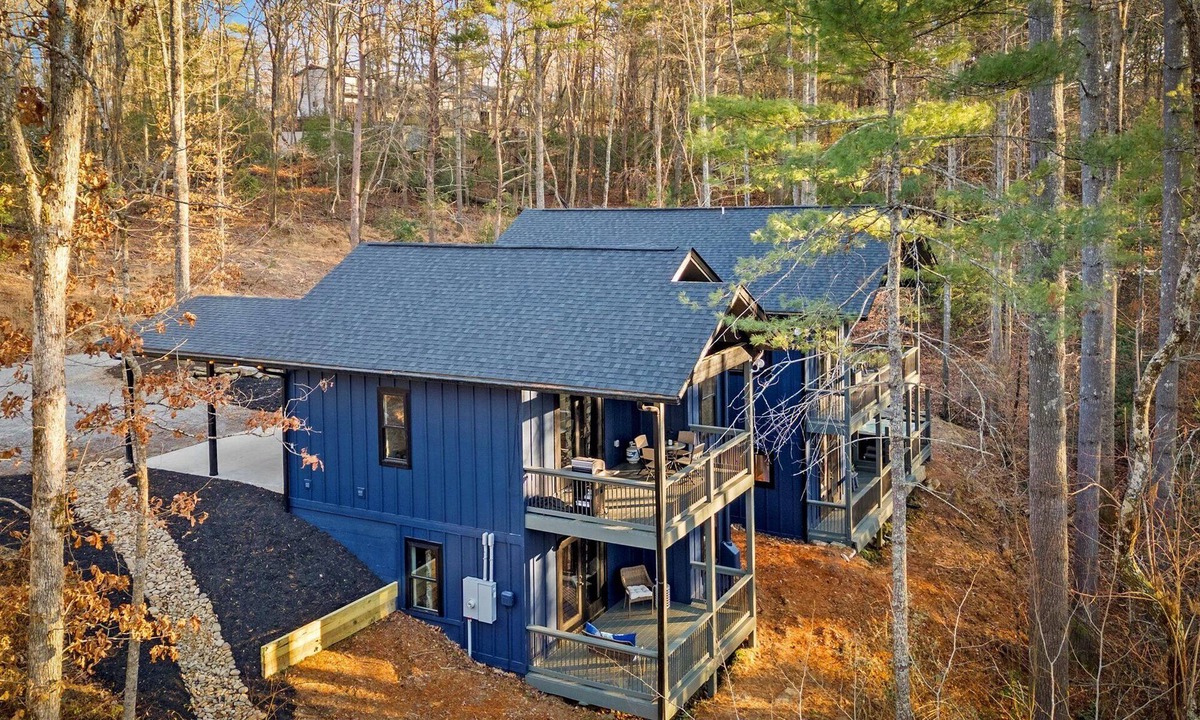 Horse Shoe Cabin | Newly Remodeled King Ensuite Cozy Chalet