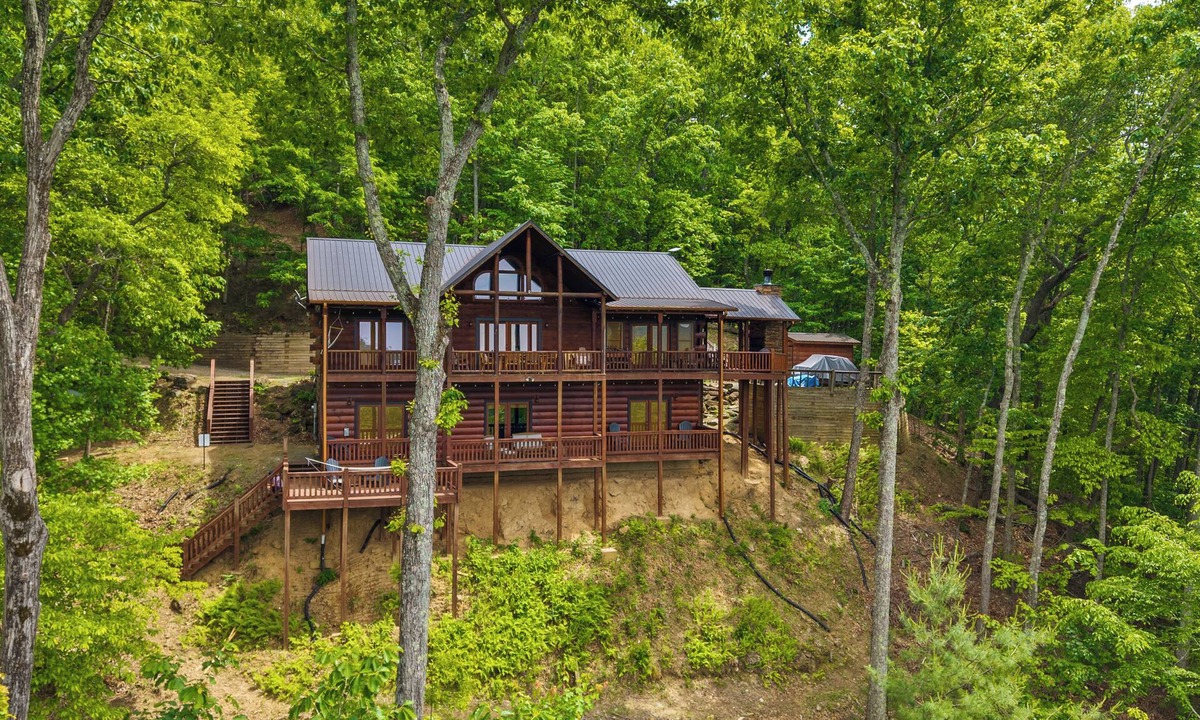 Morganton Cabin | Newly renovated 5BR 3BA Cabin with amazing Mountain Sunset views
