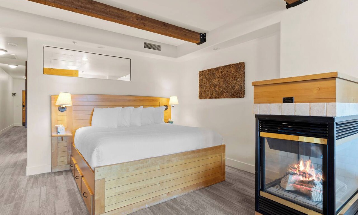 Kimball Junction Condo | Newpark 210-A | Private Hot Tub | Kitchenette | Balcony | Pool & Hot Tub