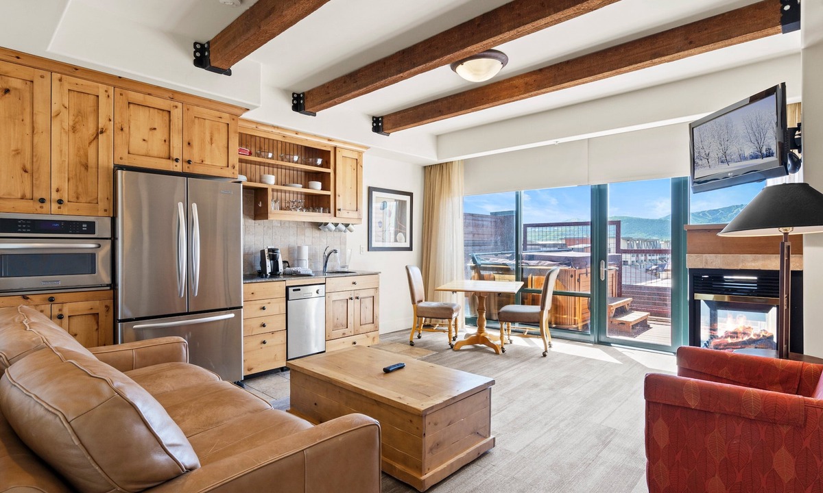 Kimball Junction Condo | Newpark 408-A | Private Hot Tub | Kitchenette | Olympic Park & Mtn Views | Fireplace | Top Floor