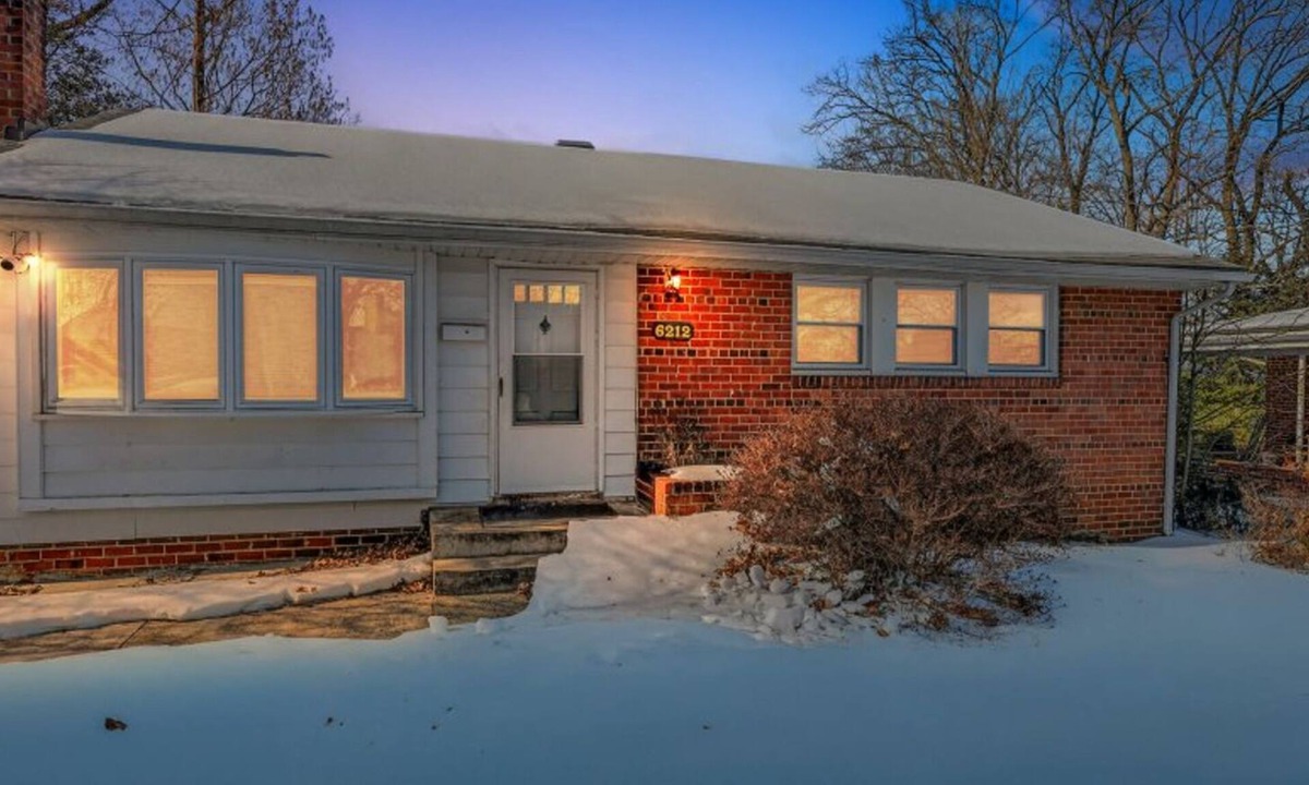 New Carrollton Villa | Nice Villa Cleaning, Bright and quit, it has 4 free parking area, all including