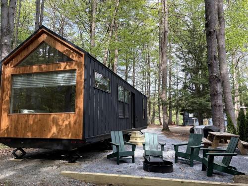 Corinth House | Nordic-Inspired Tiny Cabin Near Lake George & Hudson River, New York