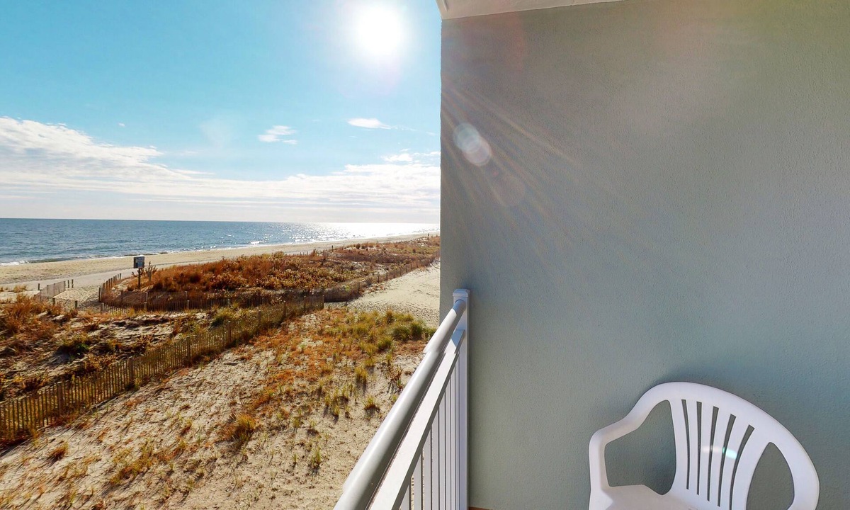 Midtown Ocean City Condo | Oceanfront Condo with Balcony, Sunrise Views, Free WiFi & Washer/Dryer