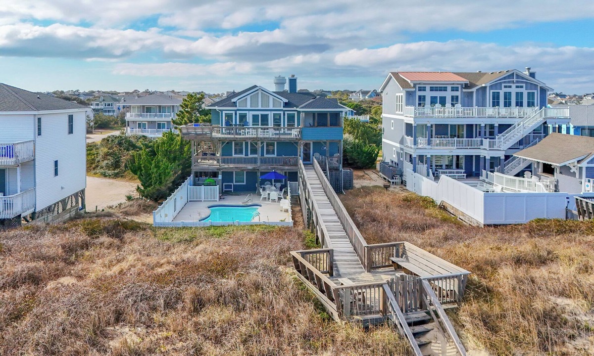 Duck House | Oceanfront, elevator, pool, hot tub, walk to shops. Friday check in.