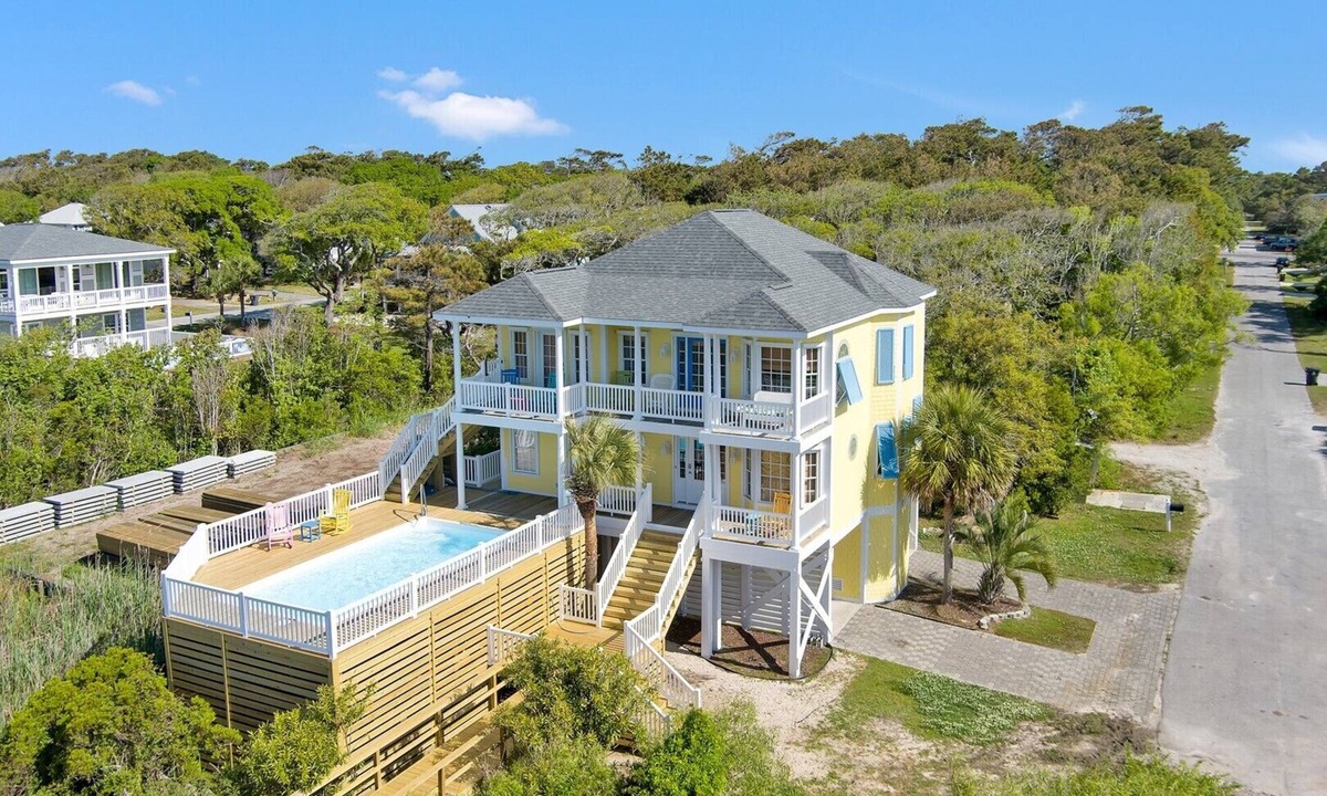 Long Beach House | Oceanfront Oak Island home 'Luck and Laughter' with 5 bedrooms, sleeps 14!