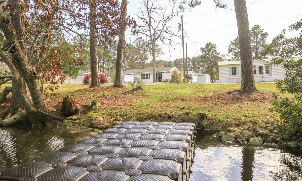 Cedar Point House | On the water with kayaks and a launch, 5 mins from beach, Everything you need!