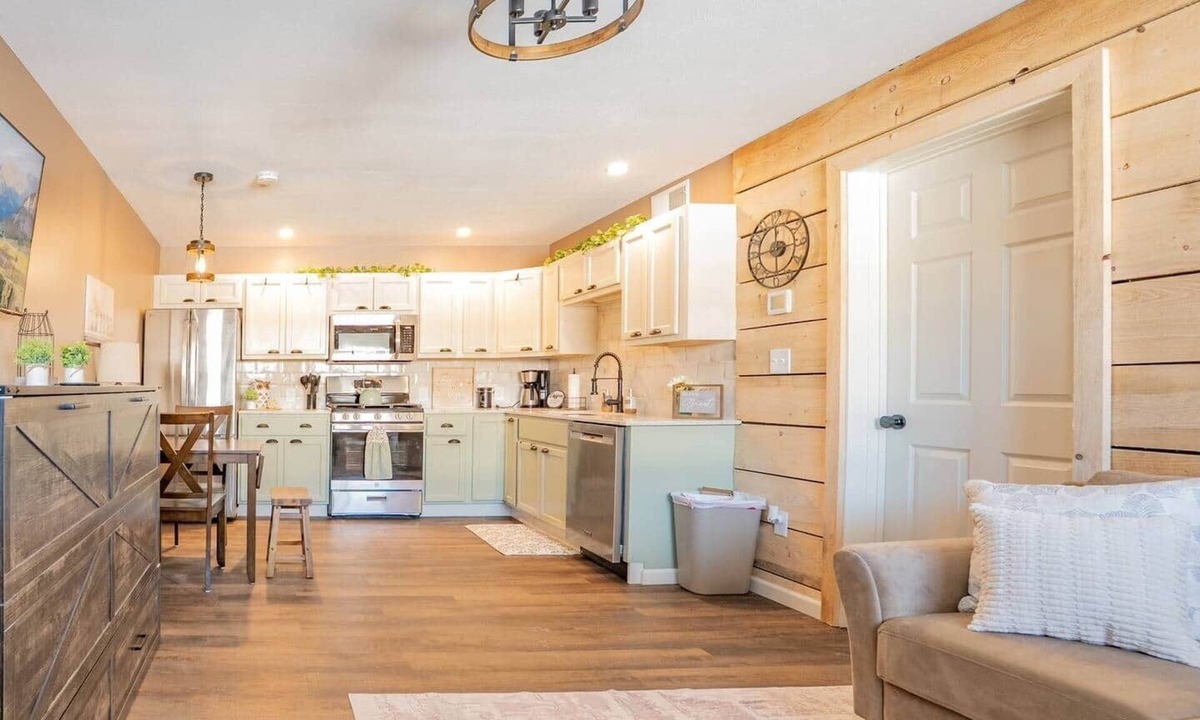 Conneaut Lakeshore Apartment | One Bedroom Haven at Avanti Cove