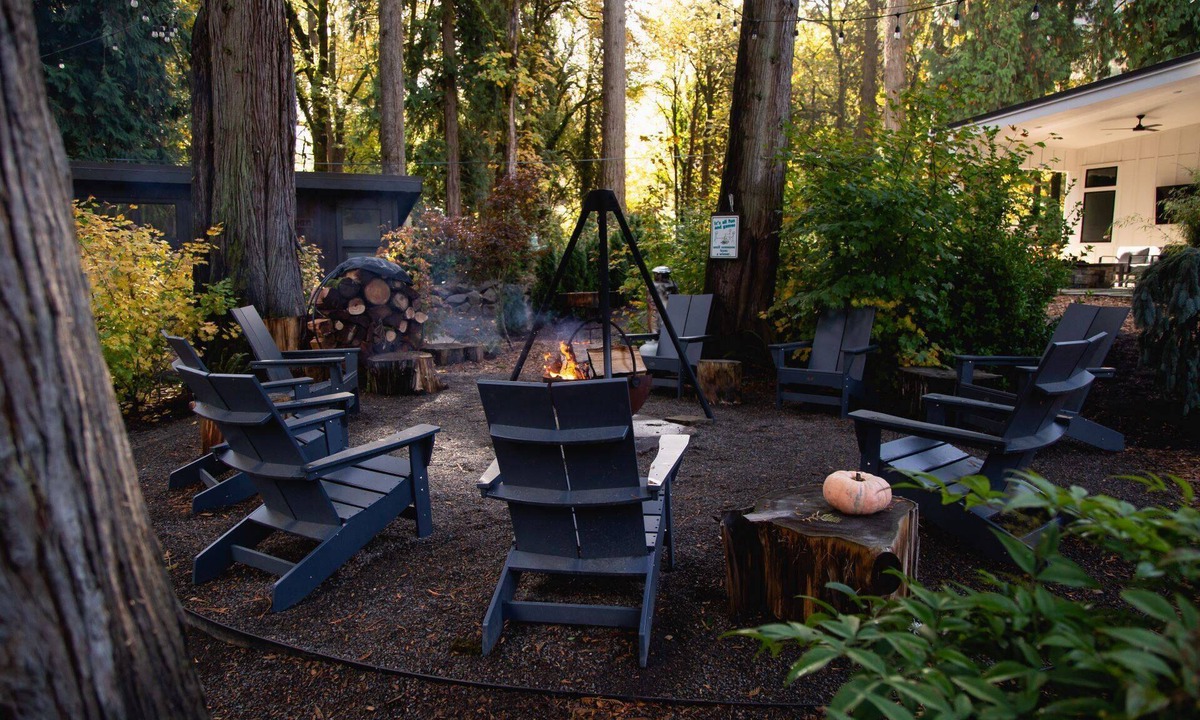 Stafford - Tualatin Valley Cottage | Panoramic Riverside and Lush Forests Views, Pet Friendly, New Décor, Steps Away From Dockside