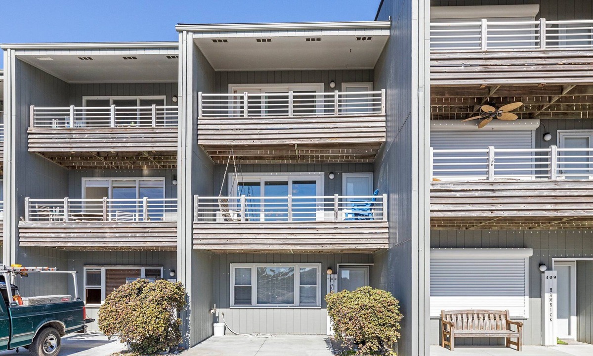 Morehead City Condo | Papa Jim's Front Porch-Oceanview Condo, Community Pool, 2 min walk to Beach