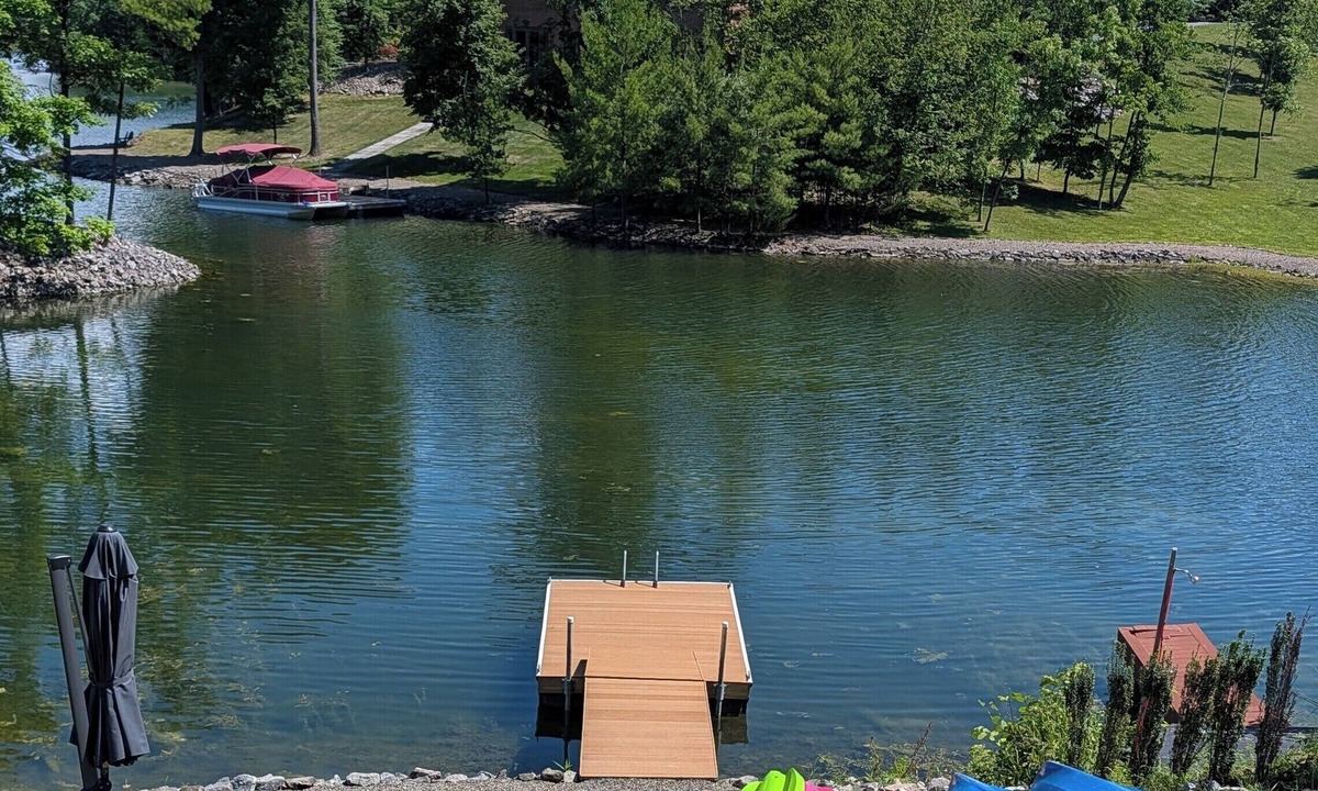 Athens Cabin | Peaceful Lakefront Cabin w/Private Dock and Kayaks