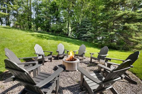 Seneca Falls House | Peaceful Lakeview Cottage lake access & fire pit