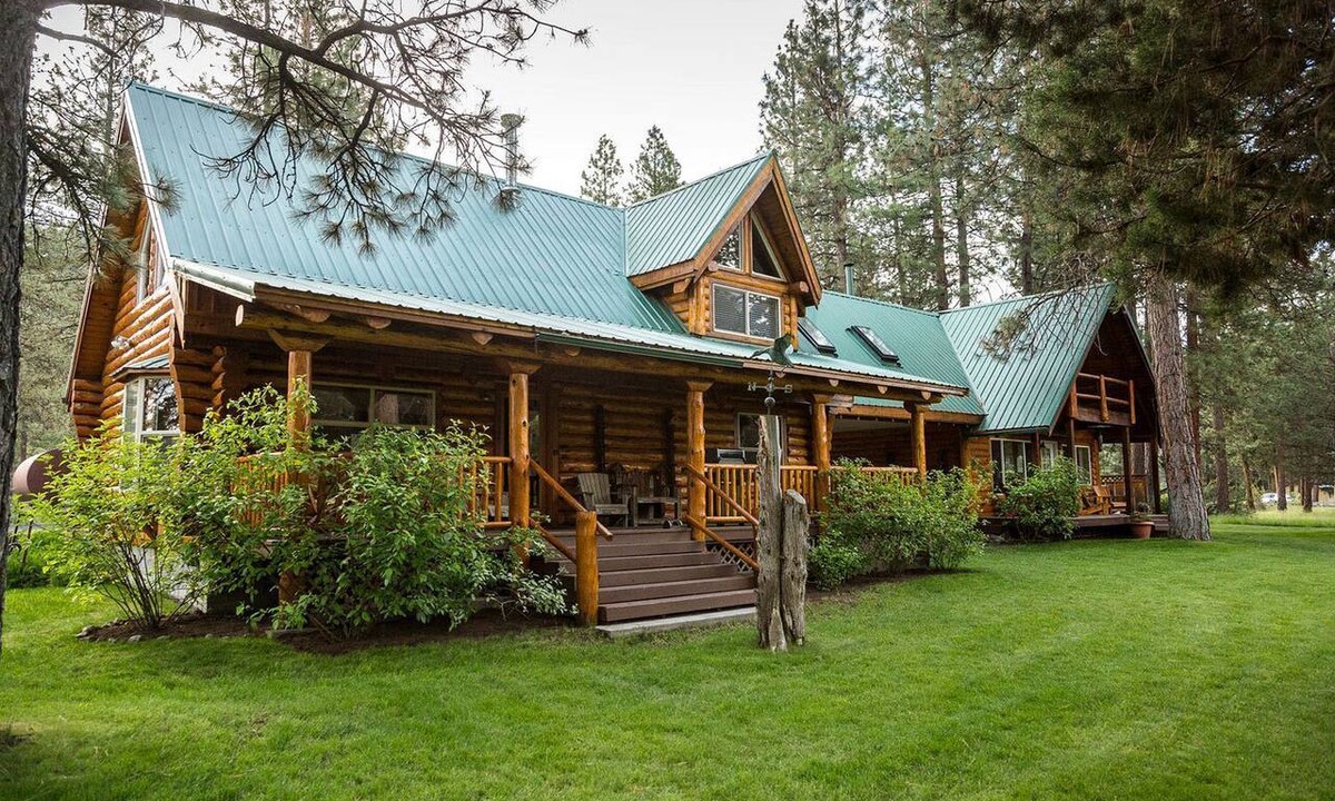 Chiloquin Cabin | Peaceful Waterfront Log Cabin near Crater Lake National Forest, Oregon