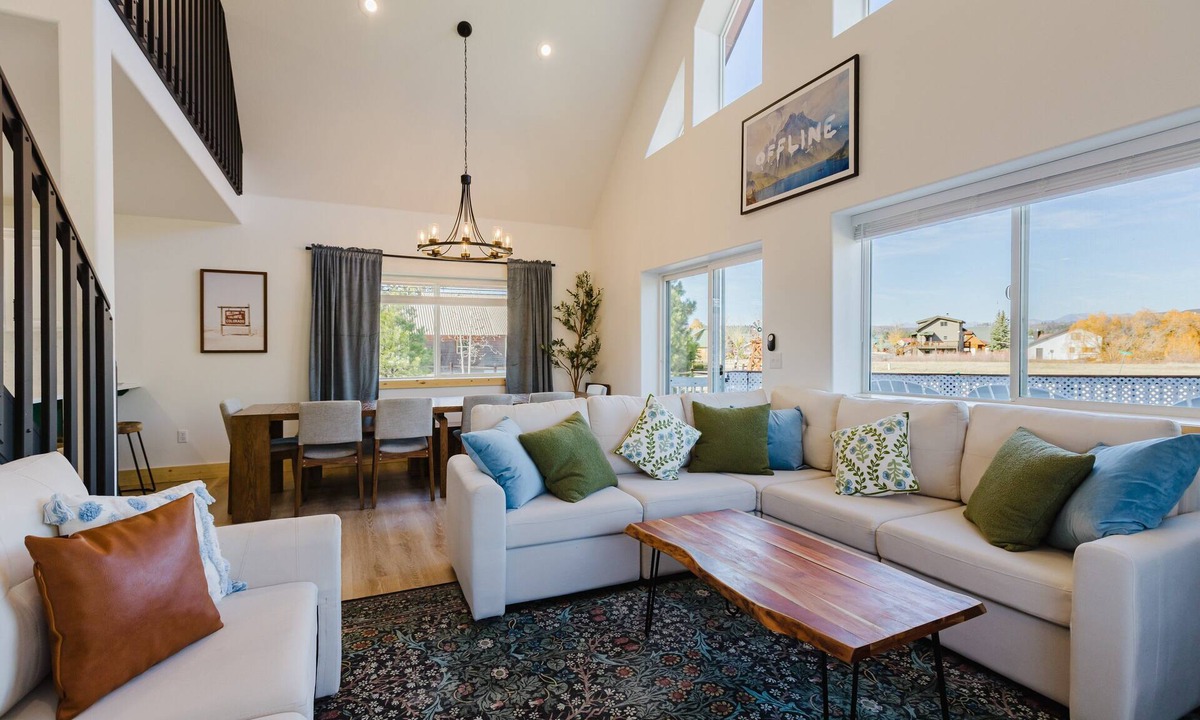 Lake Hatcher Park House | Pet-Friendly Modern Mountain Home Near Skiing, Lake & Hot Springs