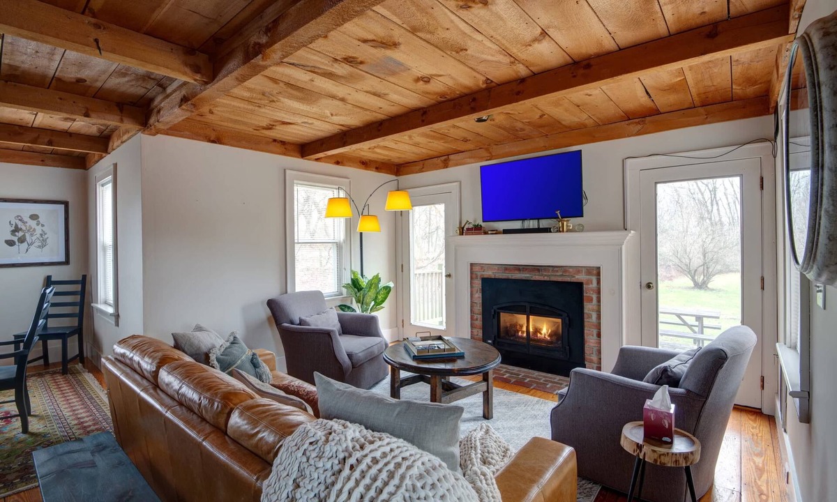Skaneateles House | Pet friendly Skaneateles country home one mile from downtown!