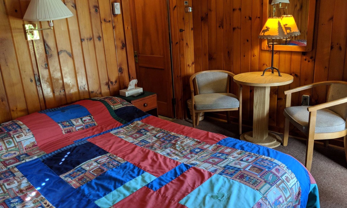 Chestertown Hotel | Pine Tree Motel & Cabins