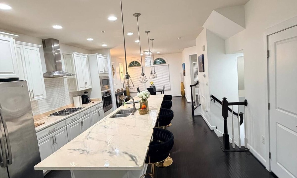 Hanover House | Premium Modern Luxe Retreat Near BWI & Arundel Mills