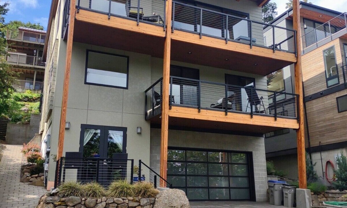 Hood River Apartment | Prime Location! Park your car. Walk and bike everywhere!