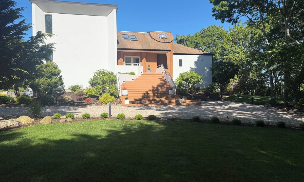 North Sea House | Private 2.1 acre gated home with heated pool and tennis & pickleball court