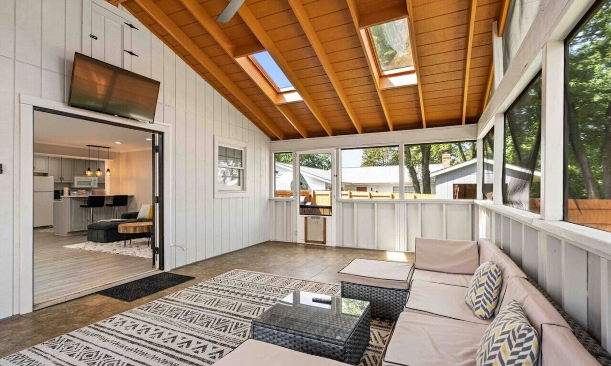 Sterling House | Private 3BDR, Spacious 1LVL Home, Mins to Airport