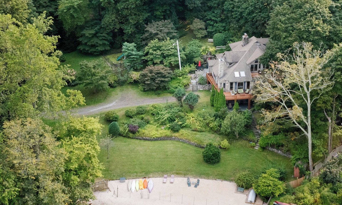 Putnam Valley House | Private Beach, Kayaks, and Rustic Lakefront Living on Lake Oscawana