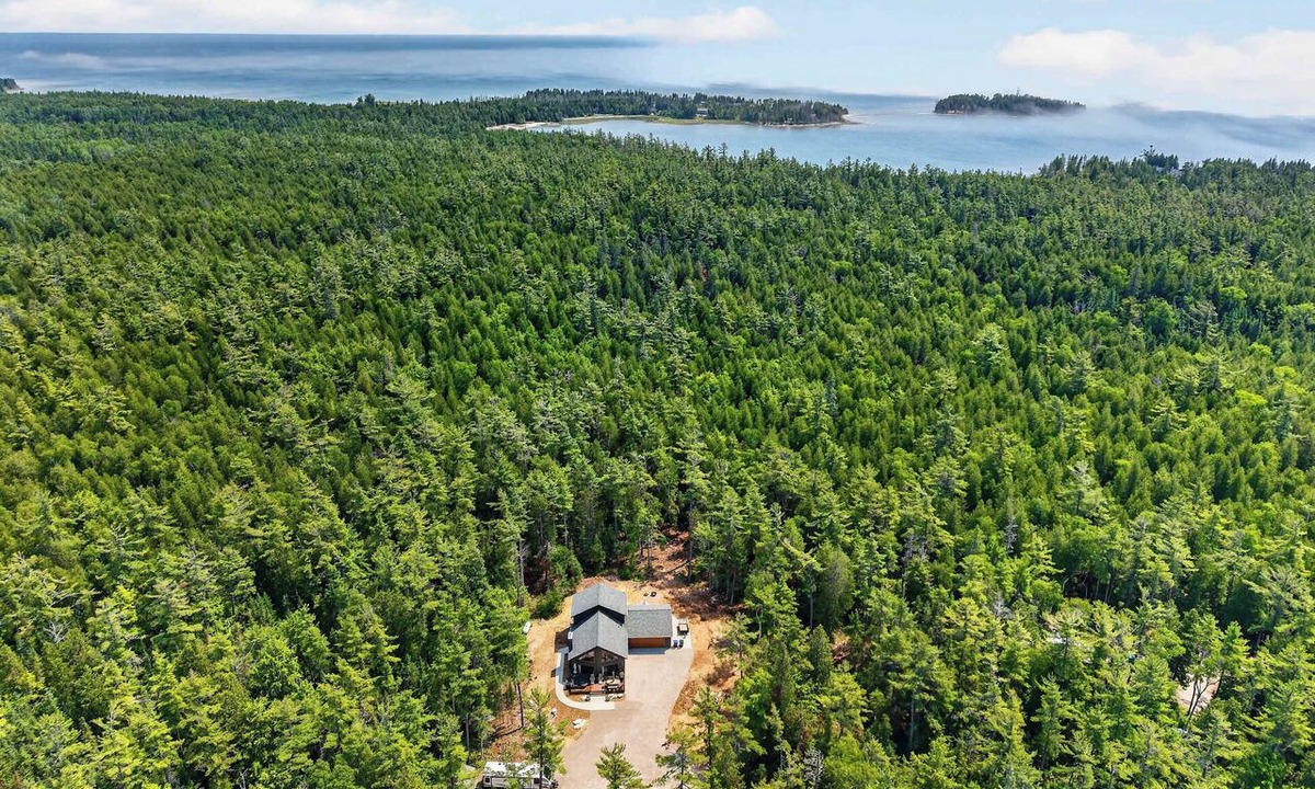 Baileys Harbor House | Private home in Baileys Harbor near Cana Island Escape.