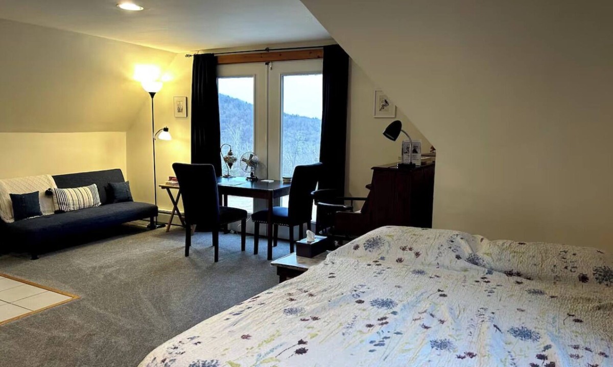 Guilford Apartment | Private, Quiet Studio With Mountain Views