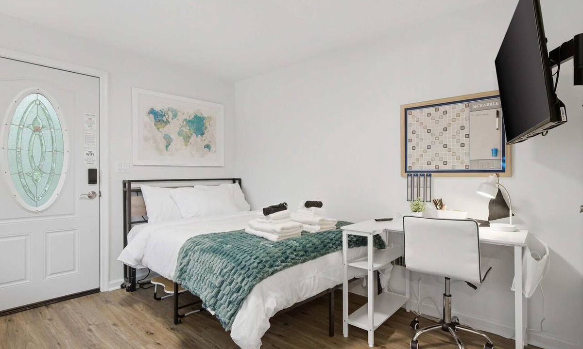 Newington Apartment | Private Studio Near Springfield METRO