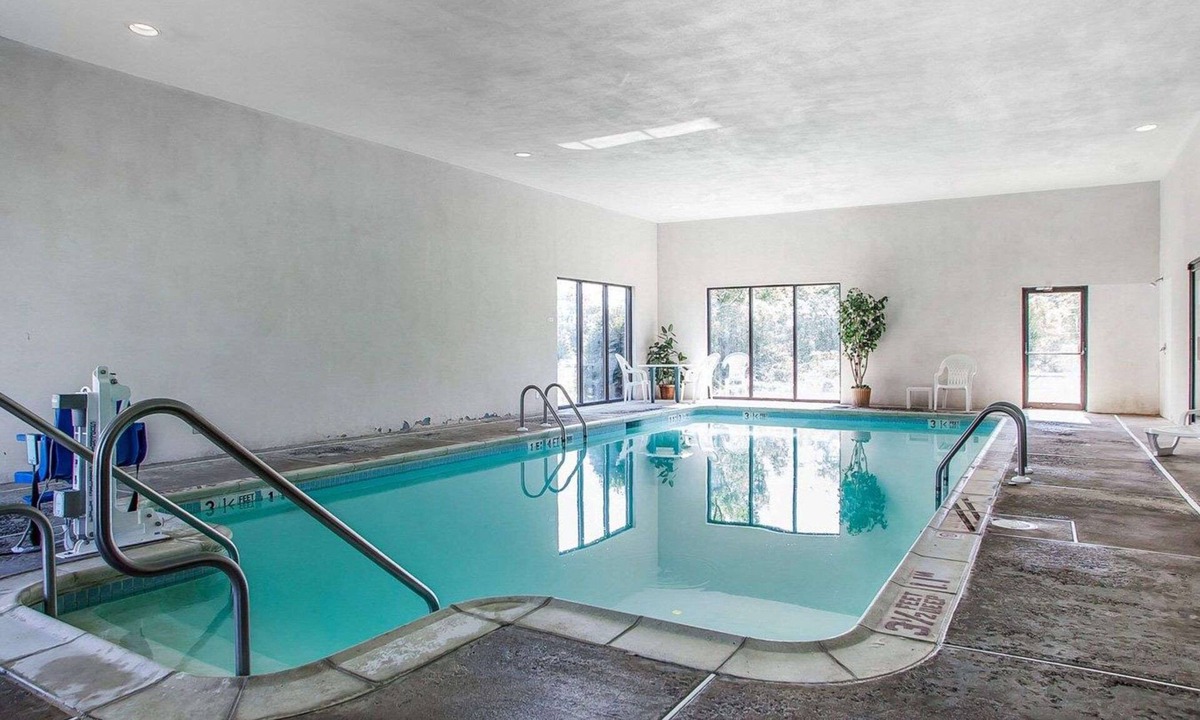Bethel Hotel | Quality Inn Midway